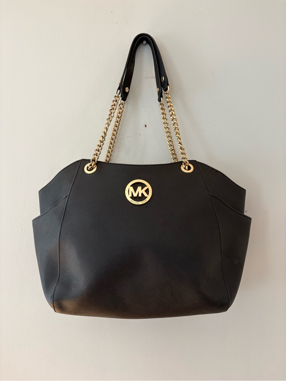 Michael Kors Jet Set Large Black Saffiano Leather Gold Chain Shoulder Bag
